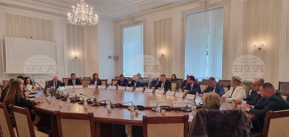 Комисията по регионално развитие обедини в общ законопроект промени в Закона за движението по пътищата, внесени от МС и депутати
