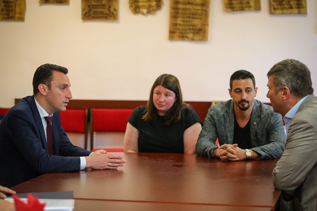 ММС: Учениците от СУ „Ген. Владимир Стойчев“ ще продължат да ползват залата по борба в спортен комплекс „Диана“