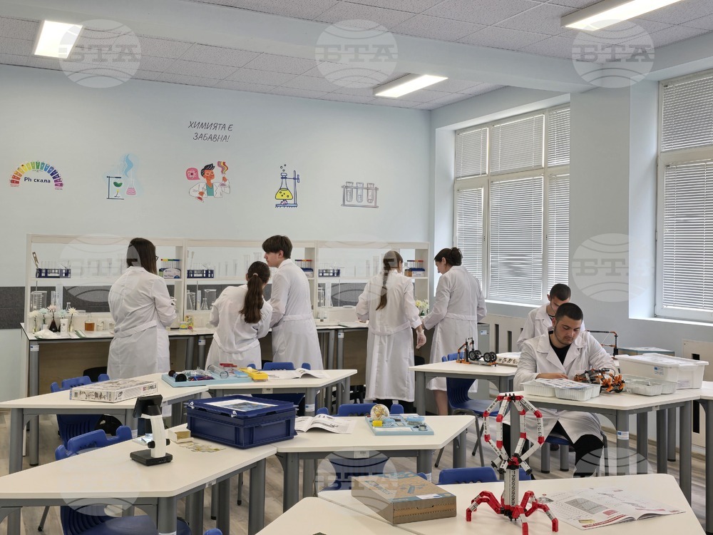 Във видинското училище „Св. св. Кирил и Методий“ откриха нов STEM кабинет по природни науки
