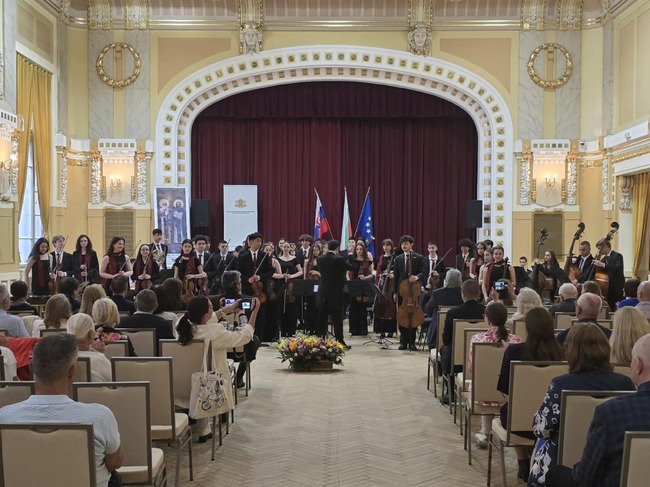 Концерт на Младежката филхармония "Пионер" се състоя на 3 май в Братислава 