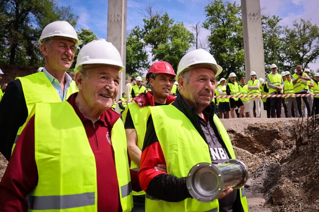 ЦСКА положи капсула на времето в Сектор Г на "Българска армия"