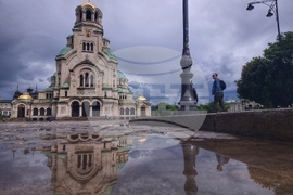 Дъждовно време - Храм-паметник "Св. Александър Невски" - отражения