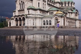 Дъждовно време - Храм-паметник "Св. Александър Невски" - отражения