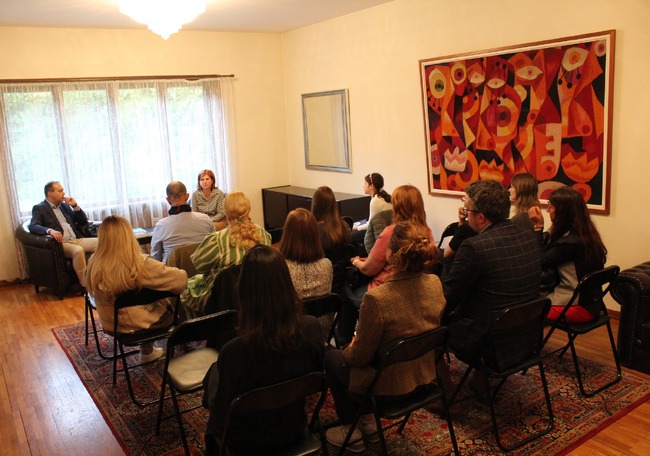 Писателката Любов Миронова се срещна с членове на българската общност в Копенхаген на 3 май 