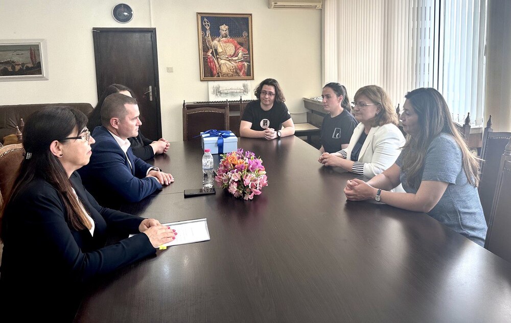 Пенчо Милков дари два видеоларингоскопа на университетските болници в Русе