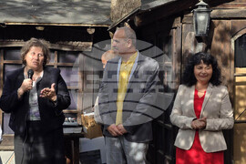 Плевен - изложба - ОУ "Валери Петров"