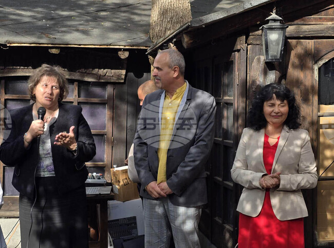 Плевен - изложба - ОУ "Валери Петров"