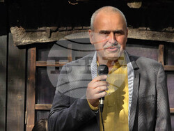 Плевен - изложба - ОУ "Валери Петров"