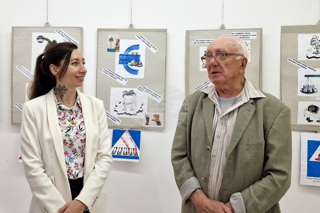 Юбилейна изложба откри художникът и сценограф Тодор Деков в Монтана