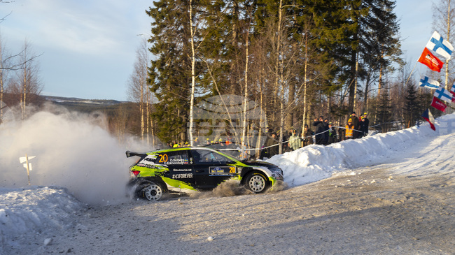 Оливер Солберг поведе в Рали Монте Карло след хаотичен първи ден