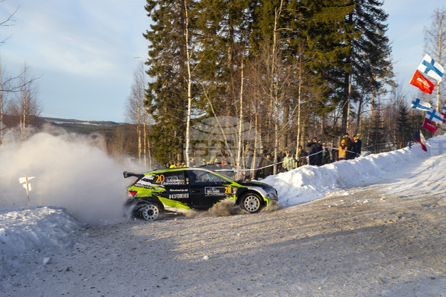 Оливер Солберг поведе в Рали Монте Карло след хаотичен първи ден