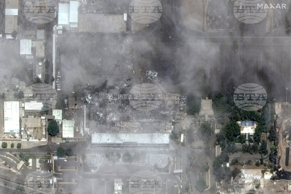 Стотици хора присъстваха на погребението на 31 йеменски репортери, убити при израелски удари