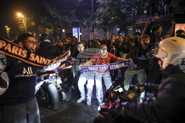 Арестуваха 44 души в Париж след успеха на Пари Сен Жермен срещу Арсенал