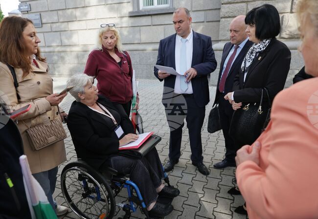 Пациентите с ТЕЛК вече могат да получават експертните си решения изцяло по електронен път, съобщават от "Информационно обслужване"