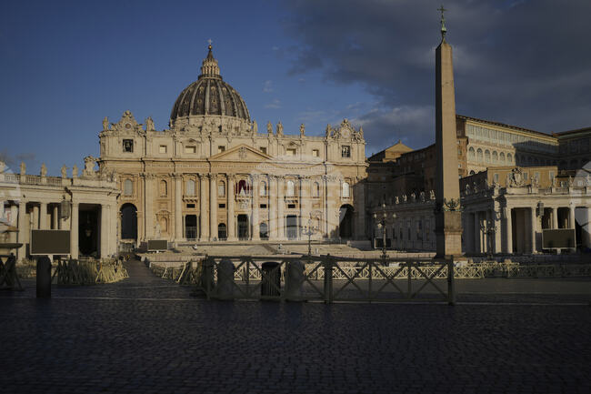 Западни издания коментират започналия във Ватикана конклав