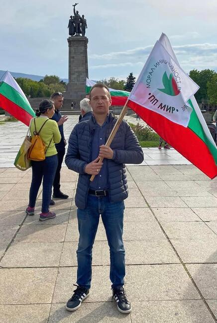 Партия МИР иска правителството да възстанови Паметника на Съветската армия 