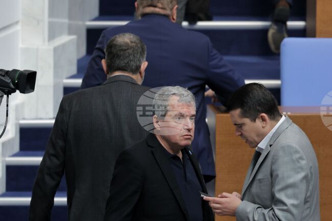 Председателят на комисията по култура Тошко Йорданов каза, че няма да отмени заседанието, на което е предвидена среща с БНТ, БНР и СЕМ