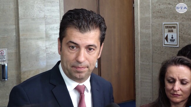 Депутатите да си дадат доброволно имунитетите, призова съпредседателят на ПП Кирил Петков