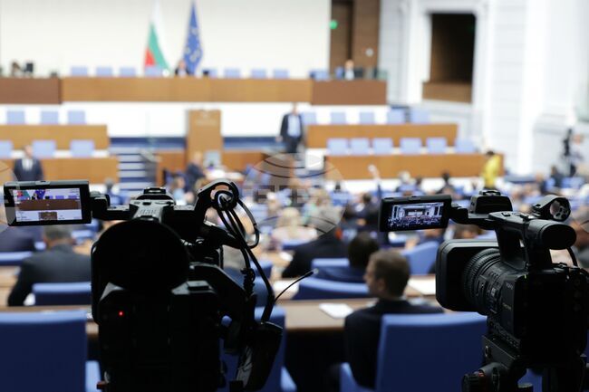 Парламентът удължи работното си време до избор на председател, заместник-председател и членове на Комисията за защита от дискриминация 