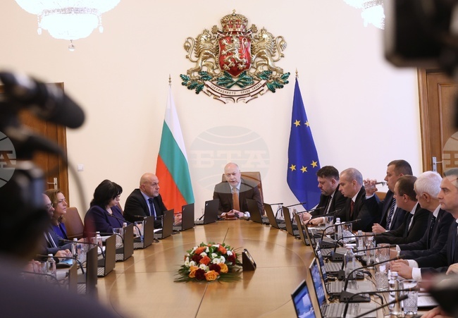 Правителството прие 25 национални програми за развитие на образованието