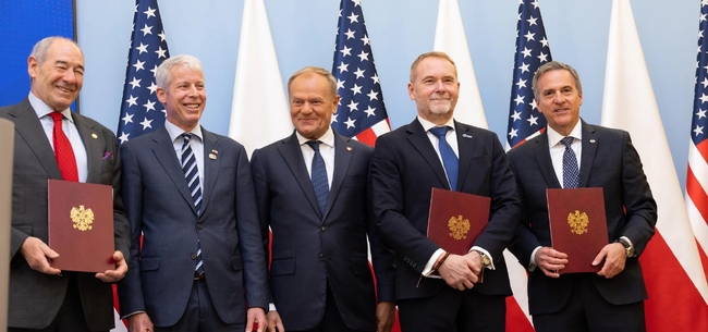 "Уестингхаус-Бектел" и полската държававна компания подписаха договор за проектиране на три енергоблока с технологията AP1000 в Полша