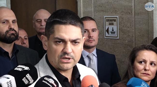 Трайно поддържаме тезата, че имунитетите трябва да се дават, каза лидерът на МЕЧ Радостин Василев
