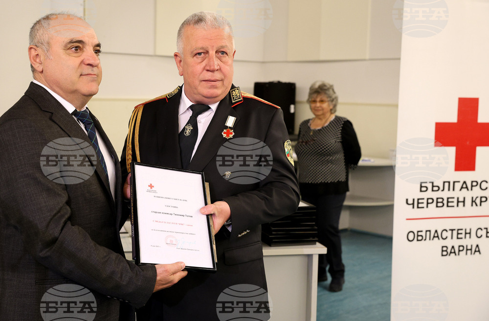 Старши комисар Тихомир Тотев бе отличен със златен медал от БЧК – Варна