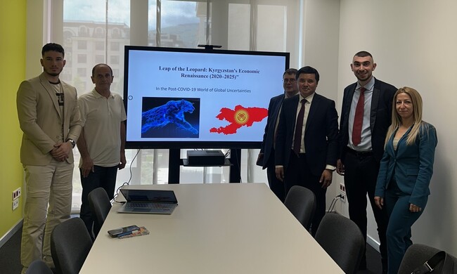 Ректорът на Киргизкия икономически университет доц. д-р Алмаз Кадиралиев изнесе публична лекция в МВБУ