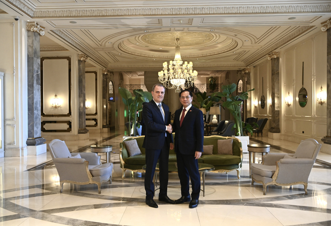 АЗЕРТАДЖ: Азербайджанският външен министър се срещна с виетнамския си колега