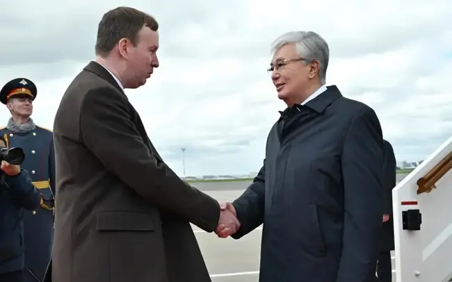 КАЗИНФОРМ: Казахстанският президент пристигна в Москва за Деня на победата 