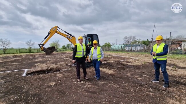Първа копка на новата сграда на пожарната служба се състоя в град Камено