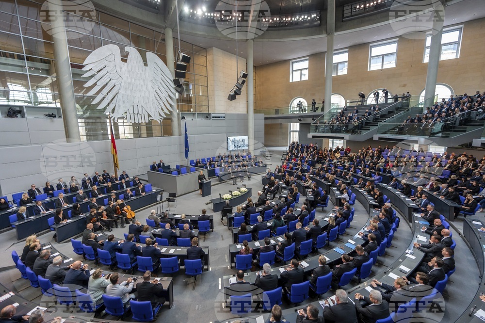 Германска министърка иска държавните служители да плащат вноски в пенсионната схема