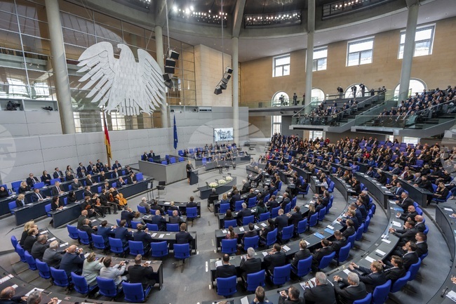 Германска министърка иска държавните служители да плащат вноски в пенсионната схема 