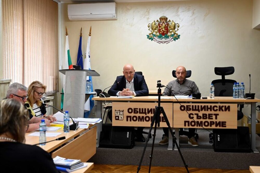 Община Поморие е успяла да върне в активите си два стадиона, съобщиха от администрацията 