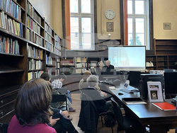 Проф. Кирил Павликянов подари снимки и ръкописи от Света гора на библиотеката на Софийския университет. Снимка: СУ