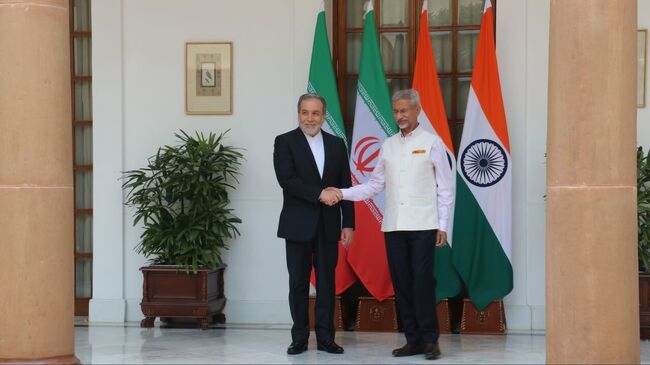 ИРНА: Външните министри на Иран и Индия проведоха среща в Делхи