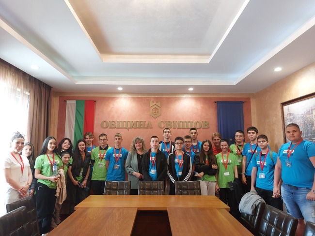 Младши посланици на Европейския парламент посетиха община Свищов в навечерието на Деня на Европа