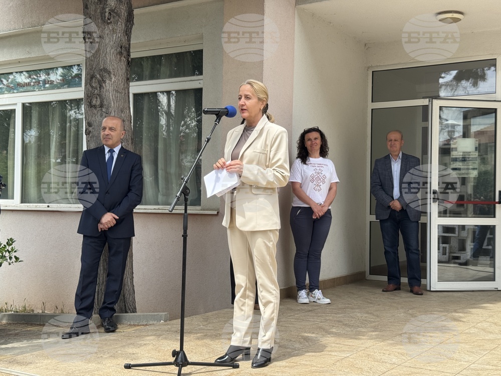 Бъдещи студенти от Казанлък се запознаха с дейността на няколко висши училища по време на Деня на висшето образование