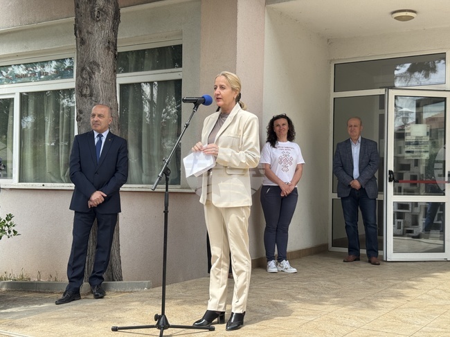 Бъдещи студенти от Казанлък се запознаха с дейността на няколко висши училища по време на Деня на висшето образование