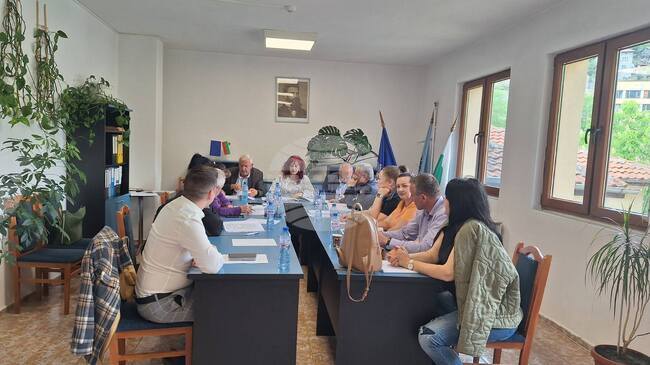 Общинският съвет на Лъки отпусна еднократна финансова помощ от по 500 лева на двама жители на общината