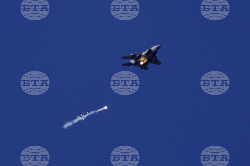 Израел нанесе въздушни удари в Ливан на фона на изтичащите срокове за разоръжаване на „Хизбула“