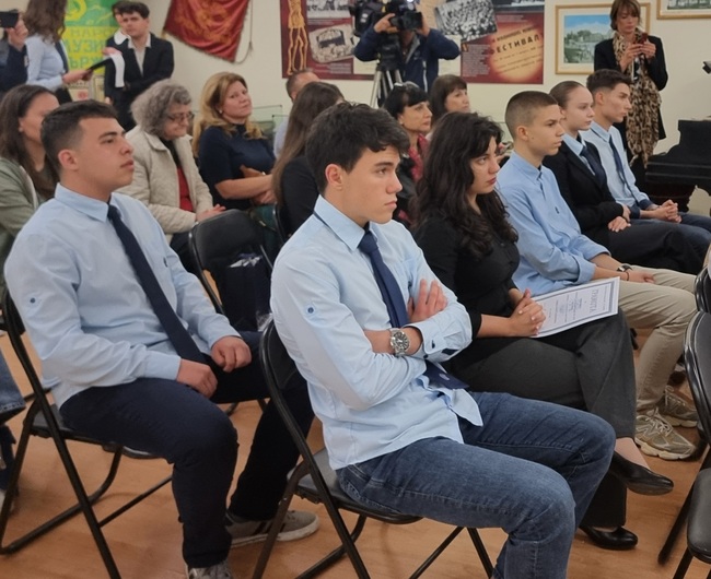 Ученици от Първа езикова гимназия във Варна представиха своята визия за Европа с есета и видеа