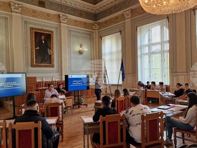 Открит урок по иновации събра ученици от различни училища в Търговската гимназия в Свищов