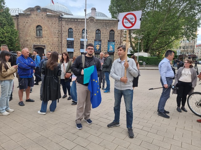 Протестът "Училището не е църква" се организира тази вечер на площад "Атанас Буров" в столицата