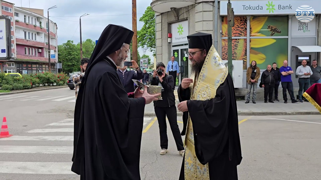 Тържествено посрещнаха мощи на св. Николай Мирликийски Чудотворец във Видин, които ще останат за постоянно в едноименния митрополитски храм