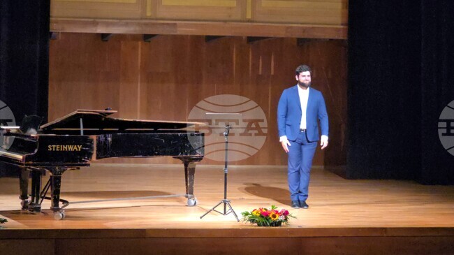 Италианският бас Адолфо Корадо пя в Сливен на Майските дни на културата 