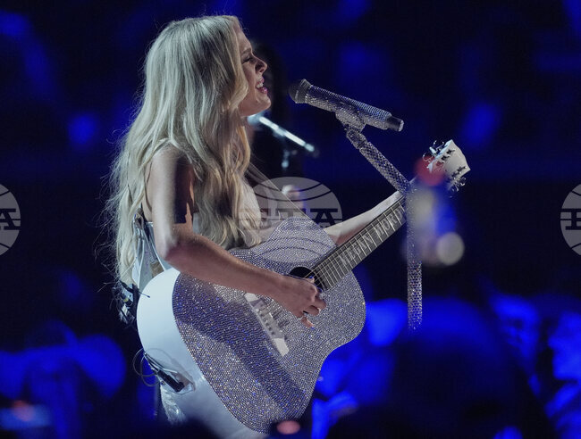 Кънтри певицата Меган Морони оглави класацията Billboard 200 с албума Cloud 9