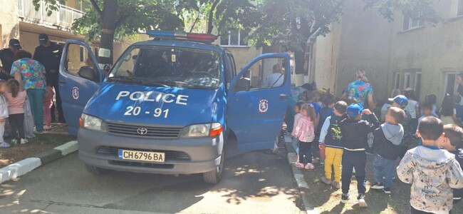 Областната дирекция на МВР в Сливен организира открити уроци с деца и ученици по пътна безопасност и за полицейската професия