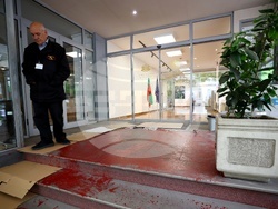 Министерство на културата - червена боя