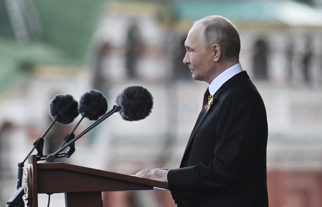 Победата над нацизма беше постигната с общи усилия, заяви Путин в речта си на Червения площад в Москва